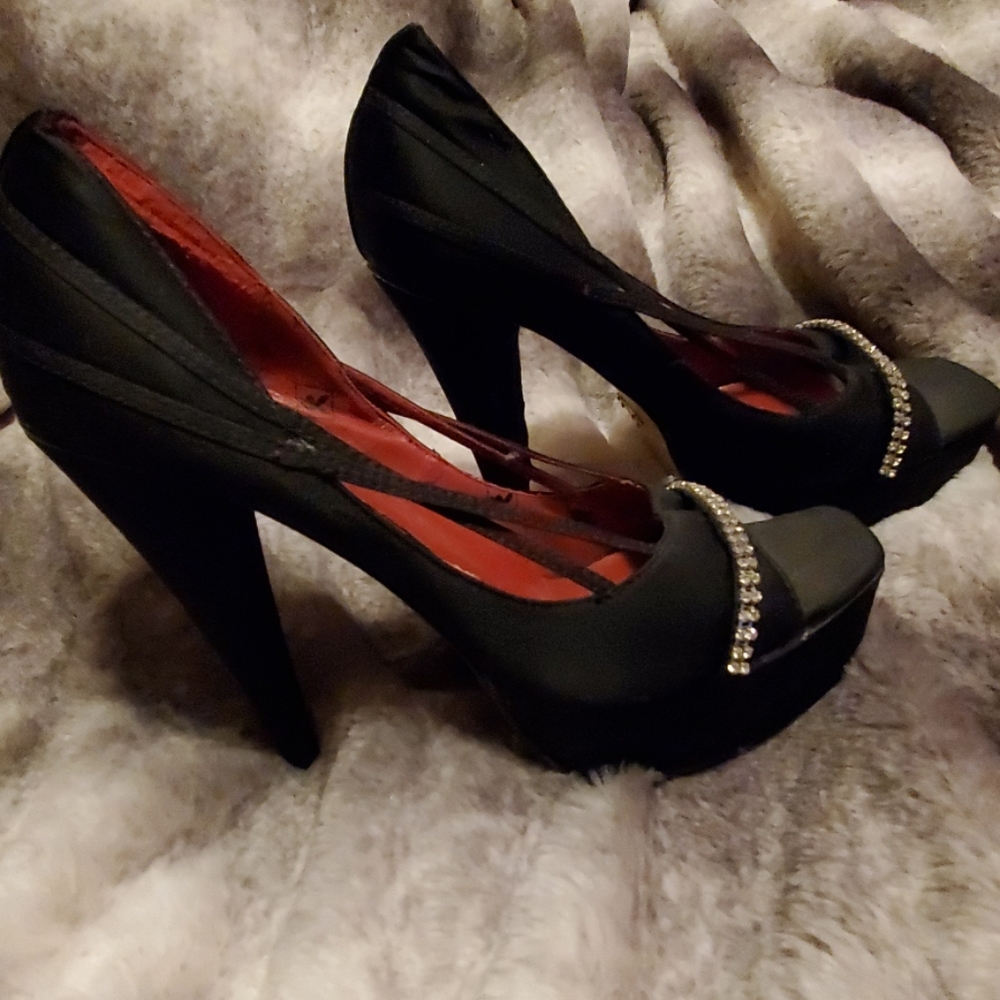 Heels - Picture 2 of 2